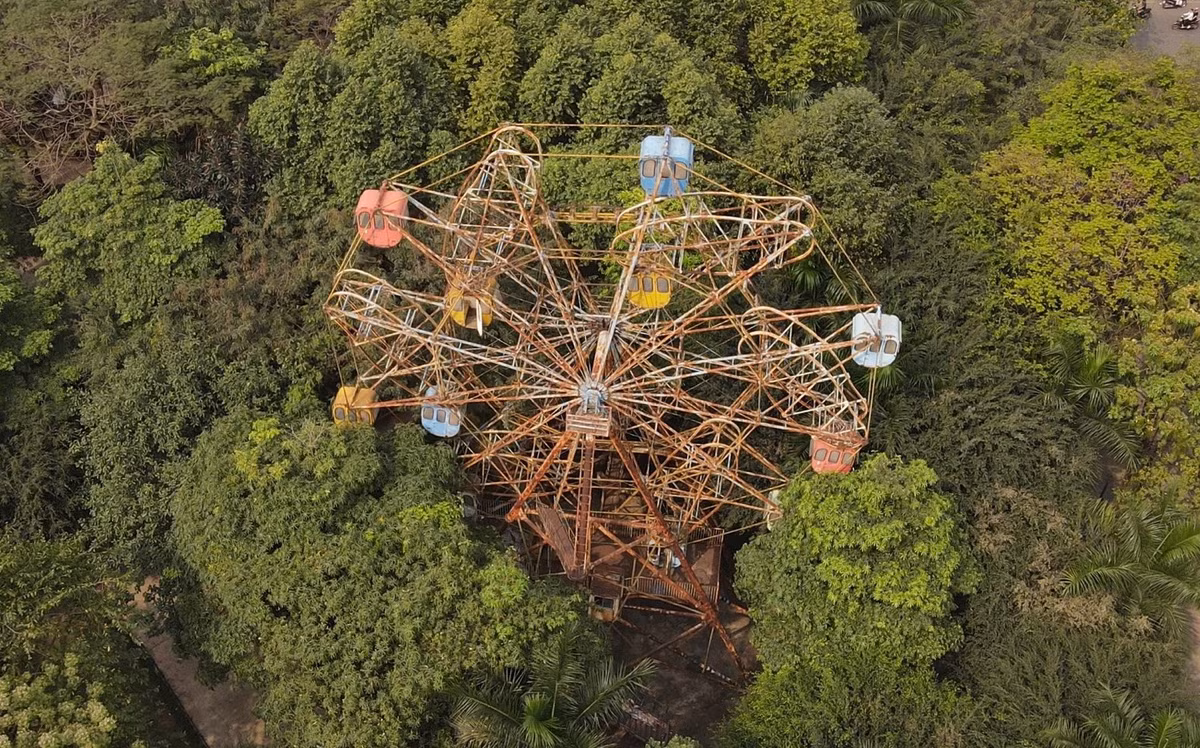 Hạng mục lớn trong quần thể vui chơi giải trí là vòng quay mặt trời cao 30m, được nhập từ Nhật Bản về, từng đưa vào sử dụng tháng 10/2004, nhưng đóng cửa ba năm sau đó.