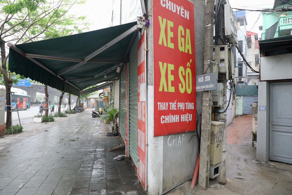 Tương tự, một căn tại ngõ 268 đường Phạm Văn Đồng có chiều dài góc sâu nhất chỉ gần 2m, góc hẹp nhất chưa đầy 1m.