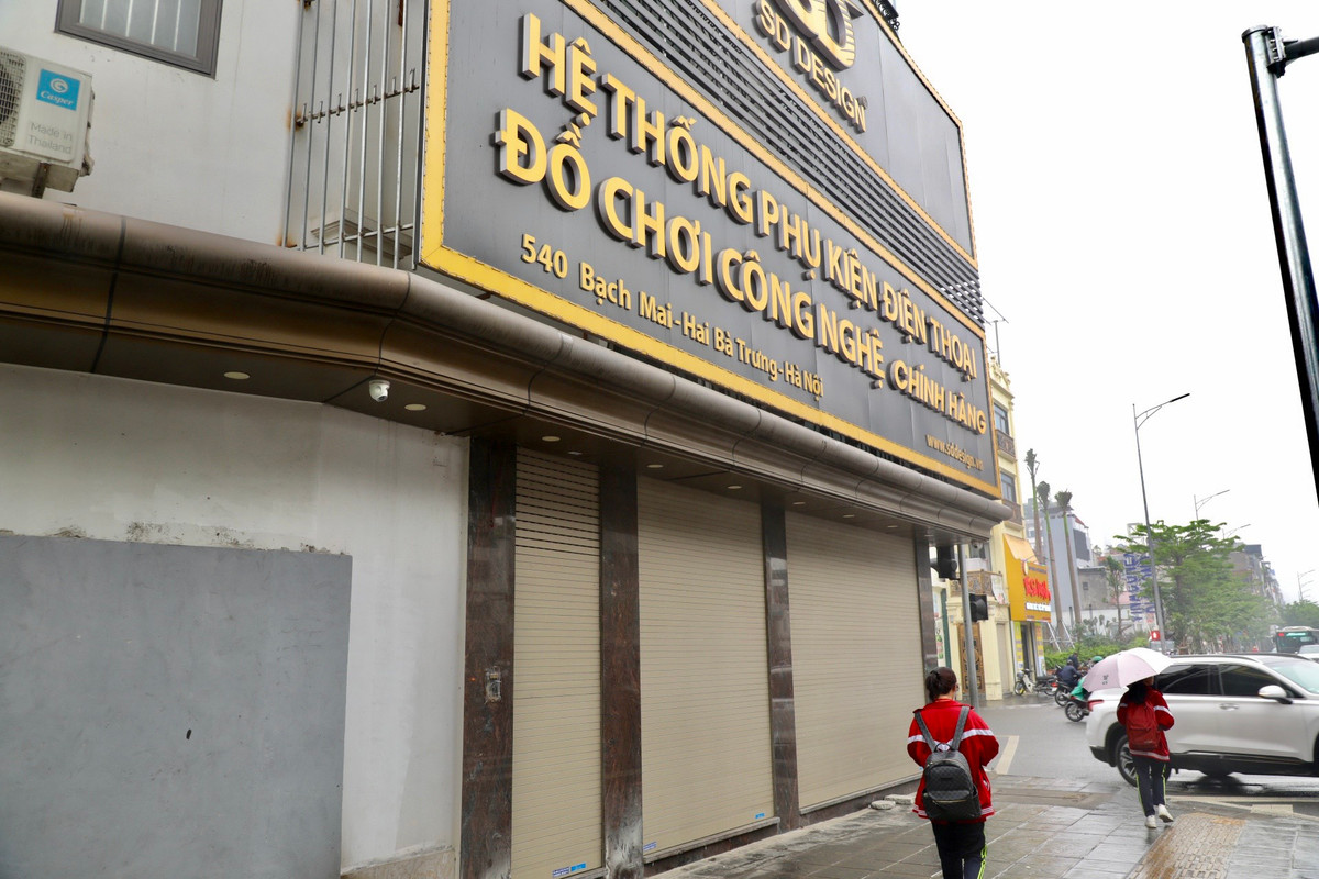 Mặc dù vẫn treo biển kinh doanh, tuy nhiên đã căn hộ này đã đóng cửa một thời gian dài.