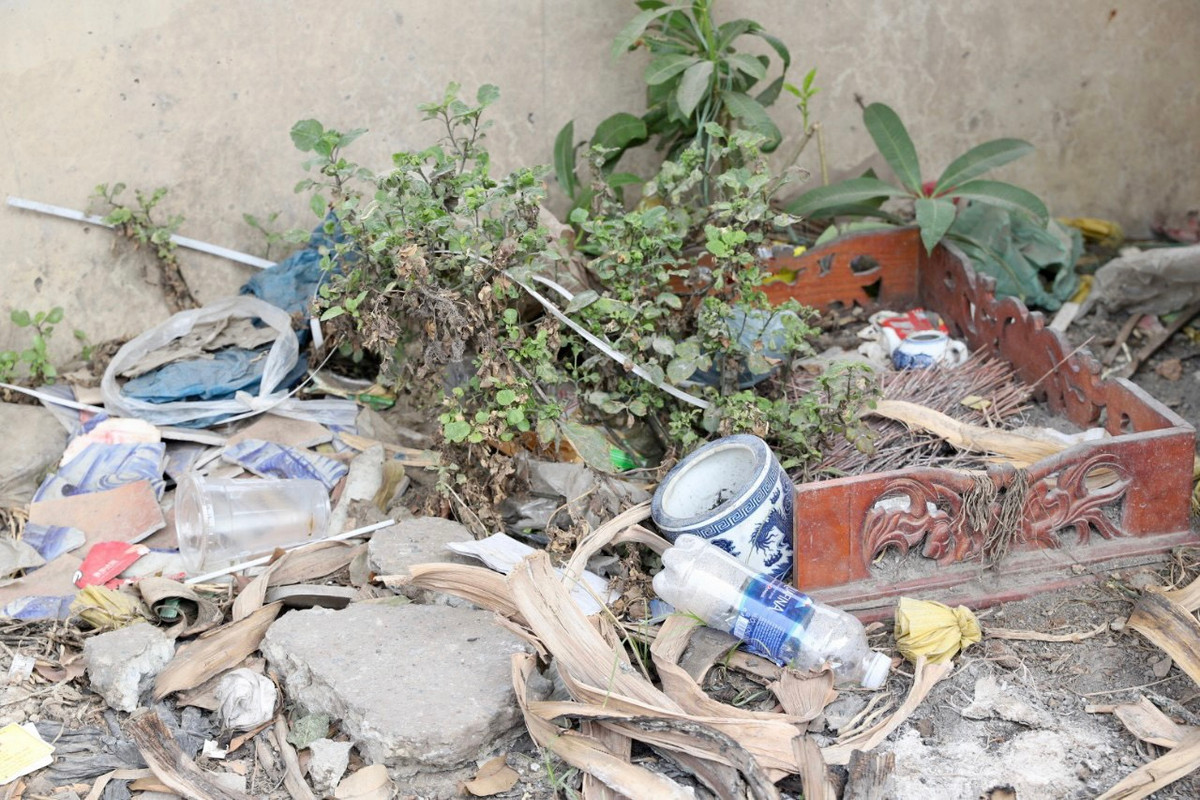 Những hình ảnh nhếch nhác trên tuyến đường sắt Nhổn - Ga Hà Nội - Hình 10 Nhung hinh anh nhech nhac tren tuyen duong sat Nhon - Ga Ha Noi-Hinh-10