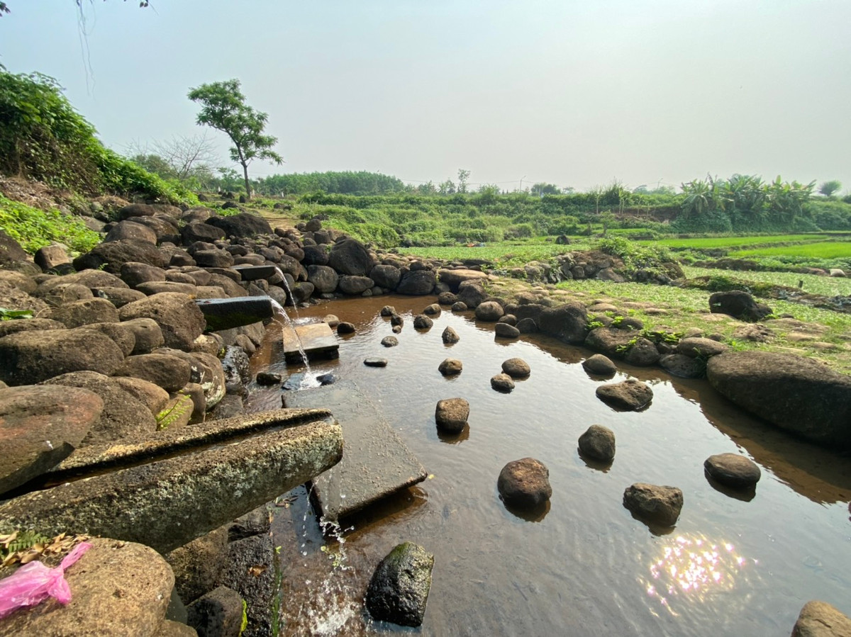 Về huyện Gio Linh (Quảng Trị) hỏi địa chỉ giếng cổ Gio An dường như ai cũng biết. Từ QL 1A ở thị trấn Gio Linh chạy lên xã Gio An chưa đầy 10km là PV đã có mặt tại hệ thống giếng cổ ngàn năm tuổi này.