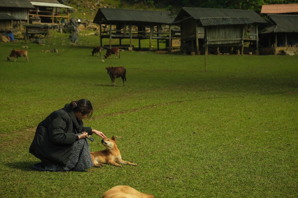 Vào đầu tháng 2, bạn Phùng Hiền (quê ở Vĩnh Phúc) đã cùng bạn trai đi phượt bằng xe máy tới Hang Táu. Hành trình bằng xe máy xuất phát từ Hà Nội tới Hang Táu là hơn 200km với những kỷ niệm đầy thú vị.