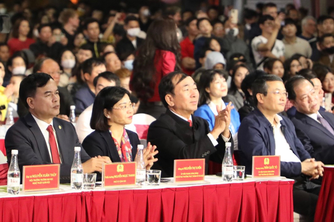 Chương trình nghệ thuật “75 năm Công an nhân dân khắc ghi lời Bác“ Chuong trinh nghe thuat “75 nam Cong an nhan dan khac ghi loi Bac“