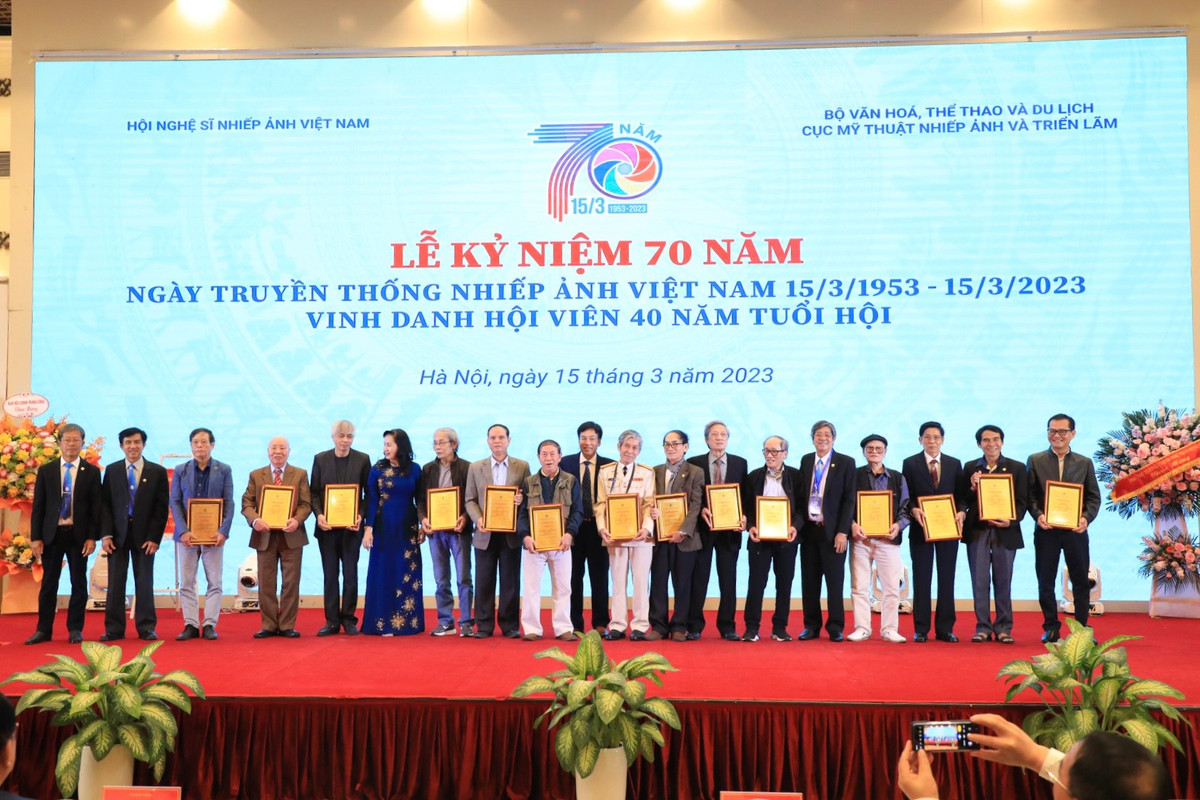 Ky niem 70 nam Ngay truyen thong Nhiep anh Viet Nam-Hinh-4