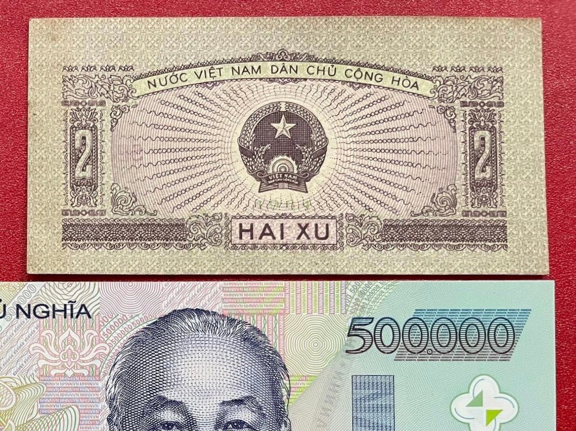 Đây là tờ tiền giấy 2 xu phát hành năm 1964, có kích thước nhỏ nhất Việt Nam.