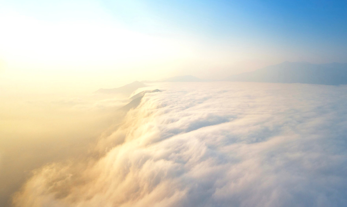 Hình ảnh từ trên cao, Tà Xùa chiều hoàng hôn đẹp như một bức tranh, tựa chốn bồng lai tiên cảnh.