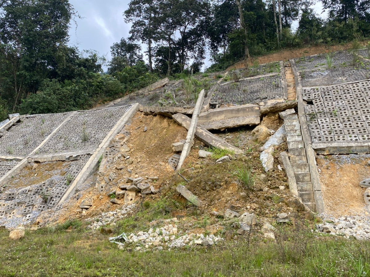 Được biết, trước nguy cơ uy hiếp an toàn khu kinh tế Cửa khẩu quốc tế Cha Lo, nhất là khu vực trung tâm, UBND tỉnh Quảng Bình đã khẩn trương xem xét các biện pháp, bố trí kinh phí để xử lý điểm sạt lở này.