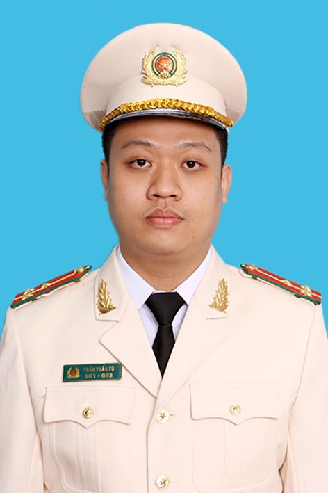 Thượng úy Trần Tuấn Tú (SN 1992), Phòng An ninh đối ngoại luôn quán triệt phương châm chủ động bảo vệ Tổ quốc từ sớm, từ xa; xác định rõ nhiệm vụ củng cố thế trận an ninh vững chắc trong công tác đảm bảo an ninh đối ngoại. Thượng úy Tú đã chủ động nghiên cứu, đề xuất sớm những giải pháp cụ thể, có ý nghĩa căn cơ, tạo chuyển biến trong công tác tham mưu, dự báo chiến lược; tham gia các chuyên án có giá trị cao trong bảo vệ an ninh Tổ quốc. Với những thành tích cụ thể, trong 2 năm 2021, 2022, Thượng úy Trần Tuấn Tú được Bộ trưởng Bộ Công an tặng một Bằng khen, Giám đốc CATP Hà Nội tặng 4 Giấy khen.