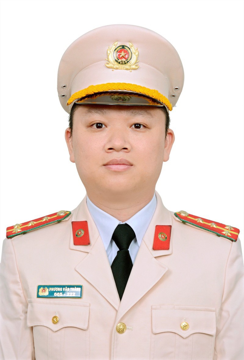 Đại úy Phương Văn Thành (SN 1988 - cán bộ Đội kiểm tra, hướng dẫn việc chấp hành pháp luật trong hoạt động điều tra, Văn phòng Cơ quan Cảnh sát điều tra) trong năm qua đã tham mưu Giám đốc CATP, Ban chỉ huy Phòng xây dựng 5 chương trình, kế hoạch phòng ngừa, đấu tranh phòng chống tội phạm, thanh tra, kiểm tra công tác chấp hành pháp luật trong hoạt động điều tra. Đại úy Phương Văn Thành cũng trực tiếp điều tra, trinh sát khám phá nhiều vụ án nhạy cảm, phức tạp được dư luận quan tâm do Ban Giám đốc CATP chỉ đạo...