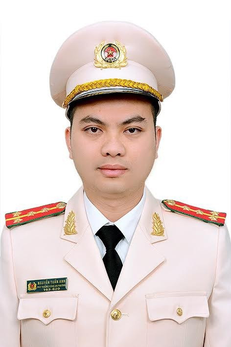 Đại úy Nguyễn Tuấn Anh - Phó trưởng Công an phường Hàng Mã, quận Hoàn Kiếm đã cùng đồng đội tham gia điều tra, khám phá chuyên án lớn, bắt giữ ổ nhóm 4 đối tượng hoạt động mua bán trái phép chất ma túy với khối lượng lớn, từ Điện Biên về Hà Nội tiêu thụ. Tổng số lượng thu giữ là 3.164,09g ma túy các loại, trong đó có 1.641,3g heroin; 1.478,44g Methamphetamine; 25,84g ma túy loại MDMA; 18,51g ma túy loại Ketamine.