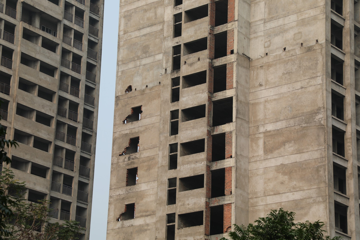 Tuy nhiên, sau 14 năm khởi công mới chỉ có ba tòa nhà A1, A5 và A6 hoàn thành; tòa nhà A4 chưa được thi công do thiếu mặt bằng, tòa nhà A2, A3 chỉ mới được xây xong phần thô.