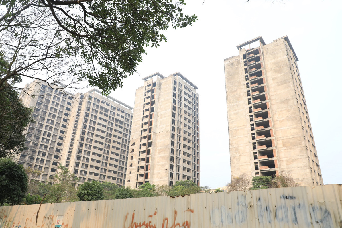 Dự án khu ký túc xá Pháp Vân - Tứ Hiệp (phường Hoàng Liệt, quận Hoàng Mai) được đầu tư bằng nguồn vốn ngân sách và có chi phí đầu tư 1.900 tỷ đồng, có diện tích lên tới hơn 40.000m2 được khởi công từ tháng 9/2009 do Ban Quản lý dự án đầu tư xây dựng công trình dân dụng làm chủ đầu tư. Với quy mô 6 tòa nhà, mỗi tòa 19 tầng, mục tiêu đáp ứng chỗ ở cho khoảng 22.000 học sinh, sinh viên các trường đại học, cao đẳng trên địa bàn Hà Nội.