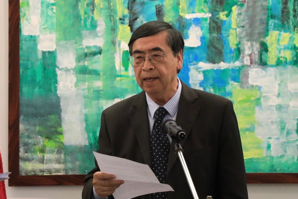 Buổi lễ có sự tham dự của Đại sứ Nguyễn Phú Bình - nguyên Thứ trưởng Bộ Ngoại giao, Chủ tịch Hội liên lạc với người Việt Nam ở nước ngoài. “Không chỉ là một họa sĩ có tài, Văn Dương Thành còn là một sứ giả ngoại giao nhân dân, góp phần kết nối và tăng cường tình hữu nghị và đoàn kết giữa nhân dân Việt Nam với nhân dân các nước. Nữ họa sĩ cũng là người tích cực cống hiến cho xã hội, thông qua việc đấu giá các tác phẩm của mình, đóng góp cho các quỹ xóa đói, giảm nghèo, xây dựng quỹ giáo dục, gần đây nhất là đóng góp cho cuộc chiến chống Covid”, Đại sứ Nguyễn Phú Bình bày tỏ.