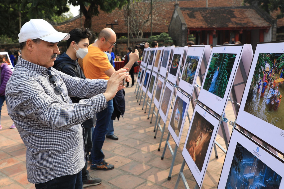 Trao giai va khai mac Trien lam Anh nghe thuat quoc te lan thu 12-Hinh-2