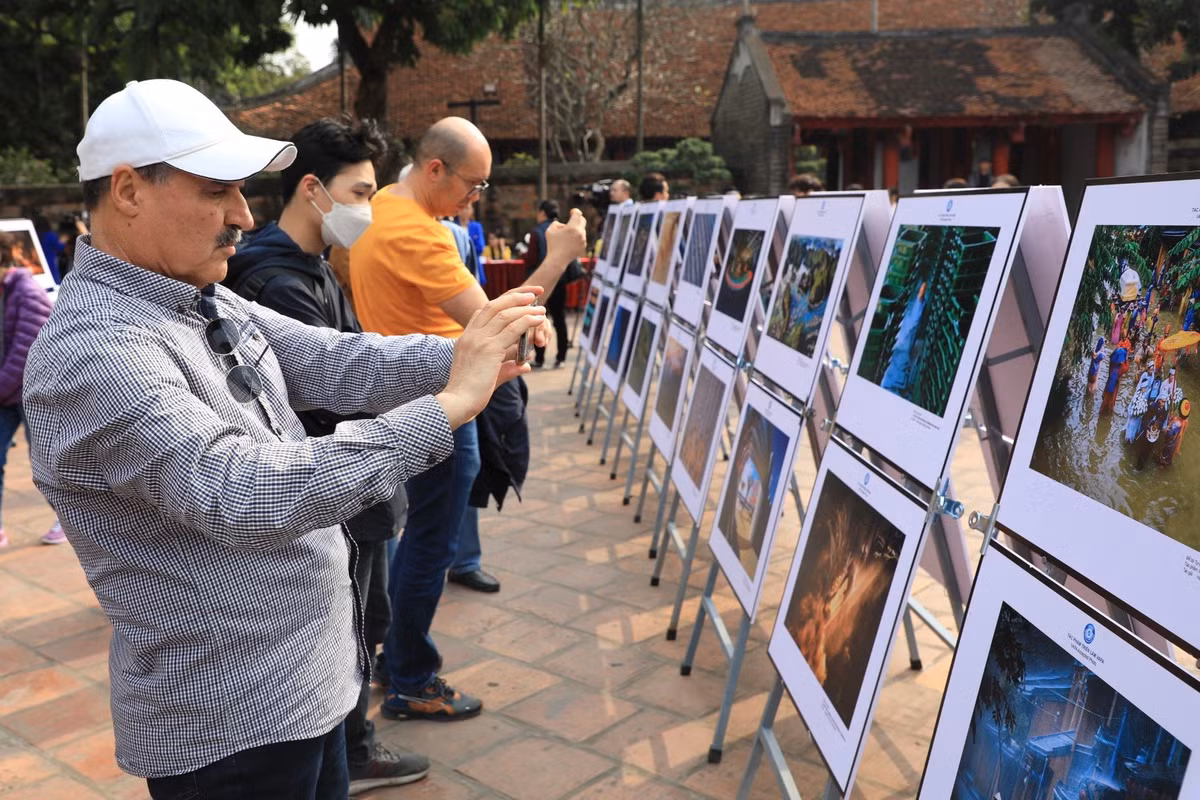 Trao giải và khai mạc Triển lãm Ảnh nghệ thuật quốc tế lần thứ 12 - Hình 2 Trao giai va khai mac Trien lam Anh nghe thuat quoc te lan thu 12-Hinh-2