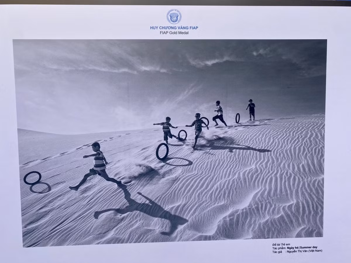 Trao giải và khai mạc Triển lãm Ảnh nghệ thuật quốc tế lần thứ 12 - Hình 3 Trao giai va khai mac Trien lam Anh nghe thuat quoc te lan thu 12-Hinh-3