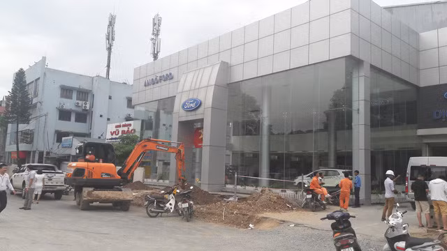 An phat nao cho nhan vien gara Ford An Do hanh hung khach hang?-Hinh-3