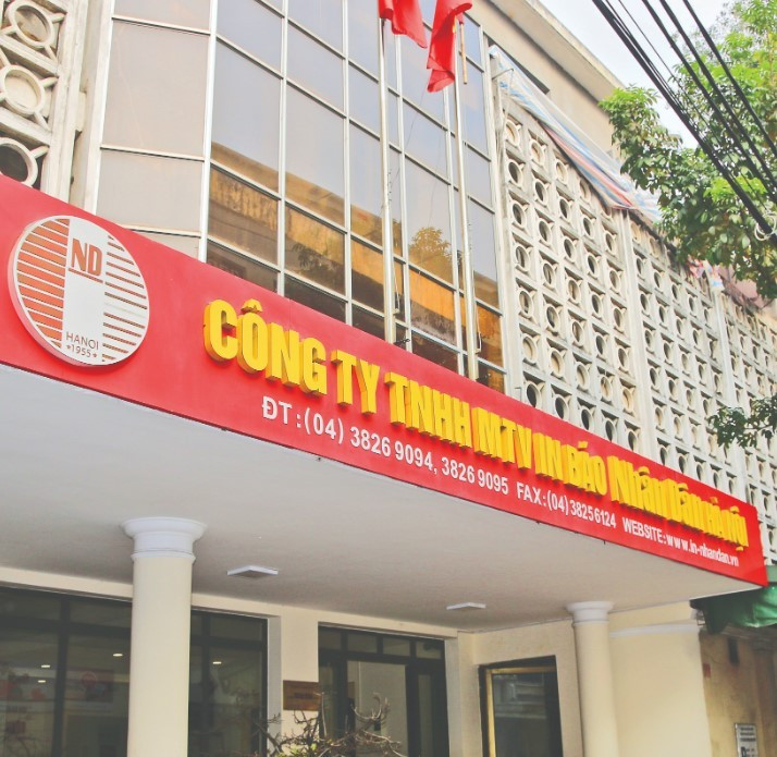 Theo quyết định này, 9 cơ sở nhà đất do các doanh nghiệp đang quản lý, sử dụng không phù hợp quy hoạch phải di dời thuộc thẩm quyền quy định của Chính phủ về sắp xếp lại, xử lý tài sản công gồm: Công ty In báo Nhân dân Hà Nội (15 Hàng Tre, Hoàn Kiếm): theo quy hoạch, khu đất có chức năng đất hỗn hợp.