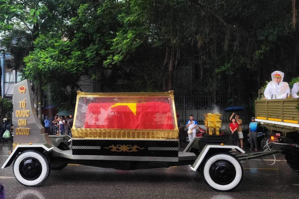 Với 61 năm tuổi đời, 35 năm công tác, đồng chí Lê Văn Thành đã cống hiến trọn cuộc đời cho sự nghiệp xây dựng và bảo vệ Tổ quốc. Với những công lao, cống hiến và thành tích xuất sắc, Đồng chí được Đảng, Nhà nước tặng thưởng Huân chương Lao động hạng Ba, Huân chương Lao động hạng Nhì, danh hiệu Chiến sĩ thi đua toàn quốc và nhiều phần thưởng cao quý khác.