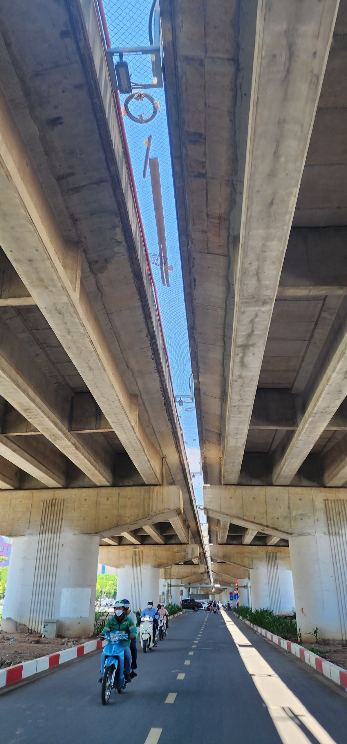 Ngày 30/12/2020, Ban quản lý dự án đầu tư xây dựng công trình giao thông TP.Hà Nội đã có quyết định số 871/QĐ-BQCTGT về việc phê duyệt kết quả lựa chọn nhà thầu gói thầu số 12. Đơn vị trúng thầu là liên danh CTCP - Tổng công ty cơ khí xây dựng Thăng Long và công ty cổ phần xây dựng Xuân Quang. Giá trúng thầu là hơn 52 tỷ đồng.