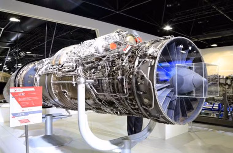 Tuy nhiên hệ thống động cơ được thiết kế dành riêng cho T-50 vẫn chưa được sử dụng. Những chiếc T-50 đầu tiên sẽ sử dụng các động cơ của loại máy bay chiến đấu thế hệ 4++ Su-35 là AL-41F (hay còn gọi là 117F).