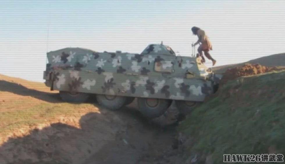 Các tấm giáp này có thể tăng cường tốt hơn để bảo vệ bánh xe nhưng vô tình nó khiến chiếc xe giảm đáng kể độ cơ động nhất là khi vượt hào, dốc cao.