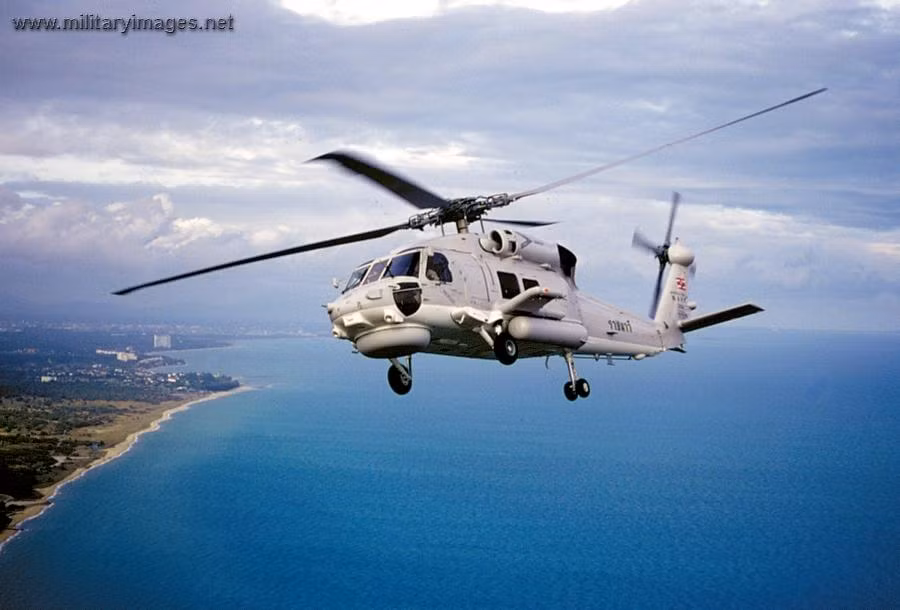 6 trực thăng săn ngầm S-70B Seahawk thuộc đơn vị tác chiến tàu sân bay HTMS Chakri Naruebet. Có khả năng triển khai tên lửa chống tăng Hellfire, ngư lôi 324mm Mk46/54, súng máy.