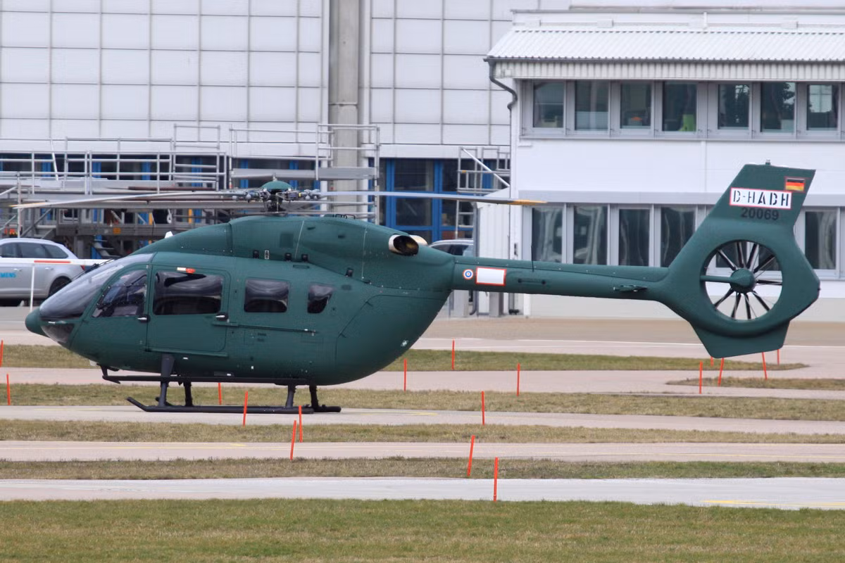 Về trang bị không lực Hải quân Hoàng gia Thái Lan (RTN), họ được trang bị hai trực thăng đa nhiệm H145M của Airbus Helicopter dùng cho huấn luyện, chở VIP.