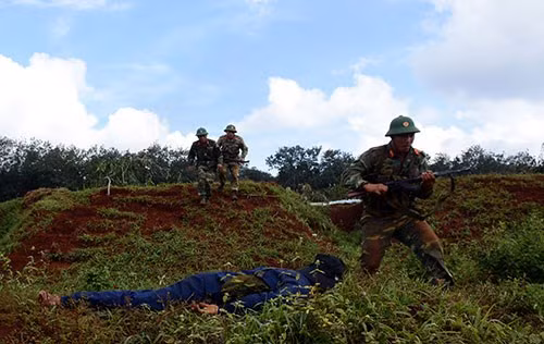 Lực lượng thực binh áp sát mục tiêu đánh chiếm và bảo vệ thành công cơ sở sản xuất.