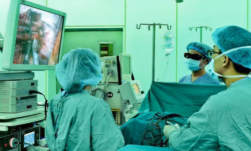 70% benh nhan phat hien ung thu tuyen tien liet khi da muon