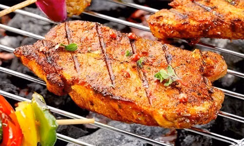 Du co them den may nhung nguoi nay tuyet doi khong an thit nuong