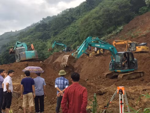 Chinh thuc thong duong sat Ha Noi-Lao Cai sau nhieu ngay chia cat ​-Hinh-2