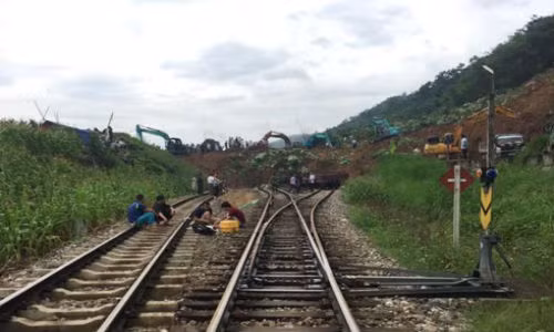 Chinh thuc thong duong sat Ha Noi-Lao Cai sau nhieu ngay chia cat ​