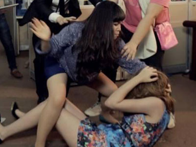 Bi doa kien vi vao nha nghi danh ghen-Hinh-2