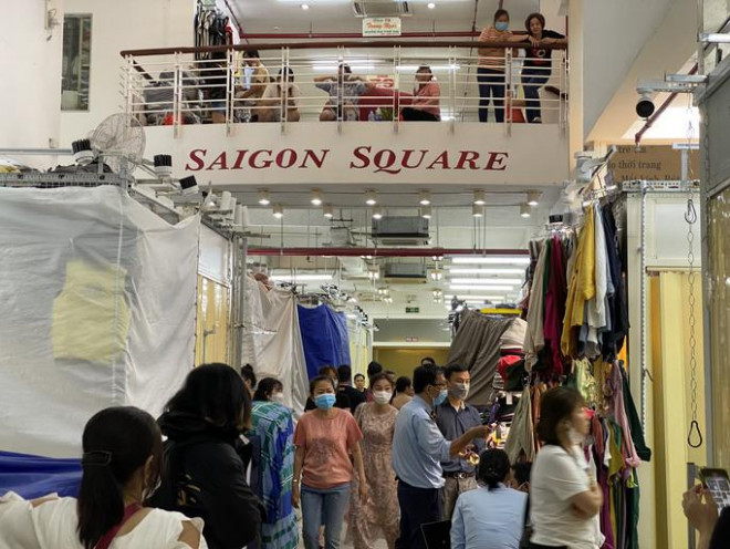 Saigon Square: Tieu thuong don hang, dong cua de ne doan kiem tra-Hinh-2