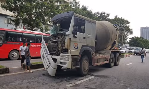 Ha Noi Xe bon nat dau vi huc duoi xe bus-Hinh-2