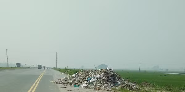 Hình ảnh vô cùng nhếch nhác, phản cảm.