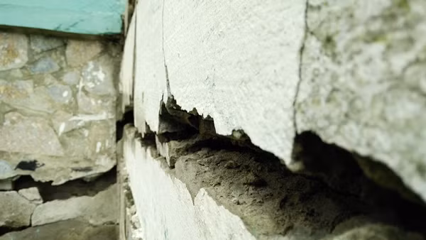 Theo tìm hiểu của PV Kiến Thức, khu chung cư Đồng Tàu gồm từ nhà N1 đến N10, do Xí nghiệp Quản lý dịch vụ và Khai thác Đô thị (trực thuộc Công ty Quản lý và Phát triển nhà Hà Nội) quản lý.