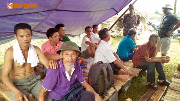 Hầu hết người dân trong xã Tân Tiến đều không đồng thuận với việc xây dựng dự án nhà máy xử lý rác thải trên địa bàn vì lo ngại đến vấn đề sức khỏe, sợ mầm bệnh tái phát.