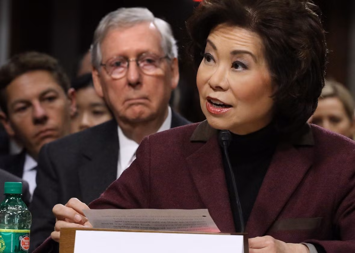 “Ủy ban đang điều tra nghi vấn bà Chao có thể đưa ra các thông tin sai lệch, những hành vi có thể mang lại lợi ích cho công ty (Foremost) mà bà đang có cổ phần, và việc bà có tuân thủ các quy định về đạo đức cũng như yêu cầu công khai tài chính hay không”, trích thư của Chủ tịch Ủy ban Giám sát Hạ viện Mỹ Elijah Cummings. Ảnh: Slate.