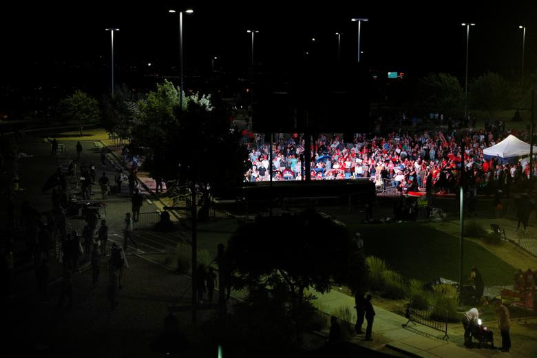 Cuộc vận động tranh cử diễn ra tại trung tâm Santa Ana Star ở Rio Rancho, New Mexico, thu hút đông đảo người xem.