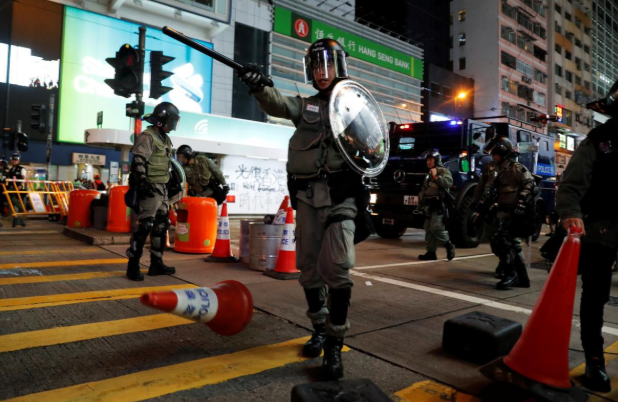 Trước đó, ngày 14/9, cảnh sát Hong Kong cũng đã vào cuộc để giải quyết các vụ đụng độ giữa phe ủng hộ Bắc Kinh và phe biểu tình chống chính quyền.