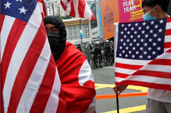 Trong hai ngày 6/9 và 7/9, các cuộc biểu tình vẫn tiếp tục diễn ra bên ngoài ga tàu điện ngầm Prince Edward ở khu Mong Kok và sân bay khiến cảnh sát Hong Kong phải sử dụng hơi cay để giải tán người biểu tình.