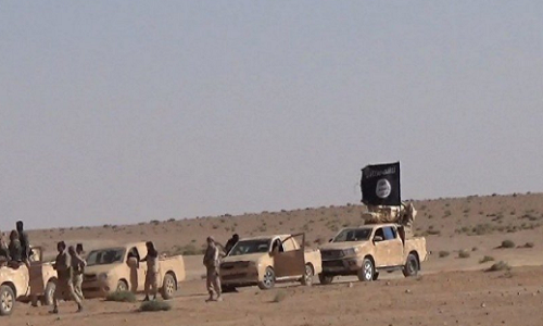 "Nhóm khủng bố IS đã kích nổ một quả bom cài cắm dọc con đường phía đông Palmyra lúc chiếc xe chở các thành viên của Lữ đoàn Al-Quds đi qua khiến ít nhất 2 người thiệt mạng", nguồn tin quân sự cho hay. Ảnh: Twitter.