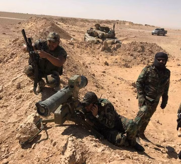 Trước đó, Nors for Studies, một trung tâm nghiên cứu ủng hộ quân nổi dậy, cho biết Sukhnah bị Quân đội Syria ném bom dữ dội sau khi các tay súng thánh chiến IS chiếm được thị trấn này. Ảnh: AMN.