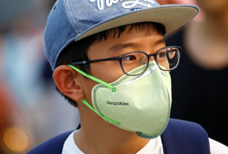 Singapore đã cảnh báo người dân hạn chế các hoạt động ngoài trời.