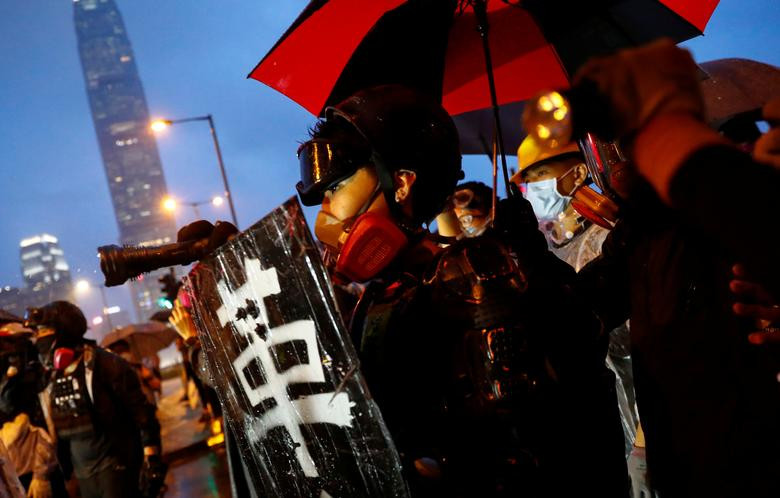 Cũng trong ngày 2/9, Reuters dẫn lời Trưởng Đặc khu Hong Kong Lâm Trịnh Nguyệt Nga (Carrie Lam) nói rằng bà đã gây nên “tàn phá không thể tha thứ” cho Hong Kong và sẽ từ chức nếu có thể. 