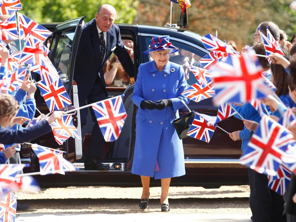 Nữ hoàng Elizabeth II chưa từng đi bỏ phiếu. Bởi theo quy định, bà phải giữ thái độ trung lập trong các vấn đề chính trị và "không thể bỏ phiếu hay tranh cử". 