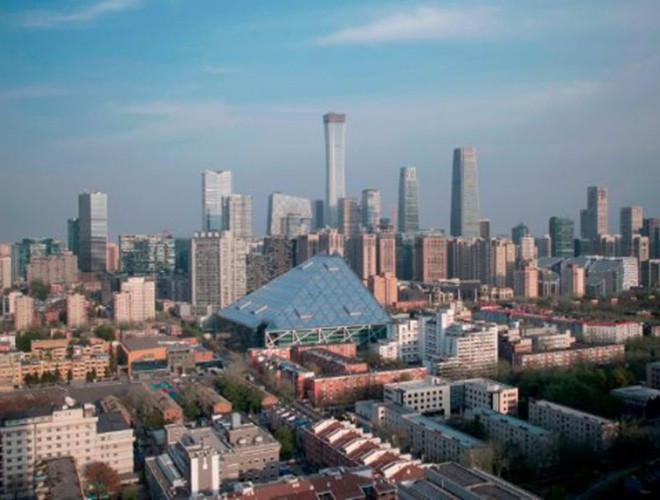 Bắc Kinh, Trung Quốc. Một nghiên cứu từ năm 2016 cho thấy Bắc Kinh đang bị chìm đến 10cm mỗi năm tại một vài khu vực. Nước ngầm được tích tụ trong nhiều năm nhưng việc khai thác cạn kiệt đã khiến đất bị khô, nén lại, dẫn tới lún xuống.