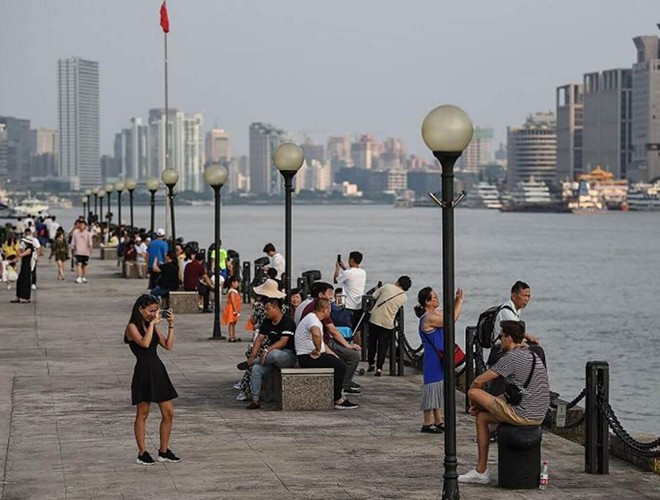 Thượng Hải, Trung Quốc. Chống lại nước biển dâng là cuộc chiến hiện hữu đối với trung tâm kinh tế Thượng Hải. Siêu đô thị này lại có đặc điểm thấp hơn 4m so với mực nước biển, nên rất dễ bị tổn thương.